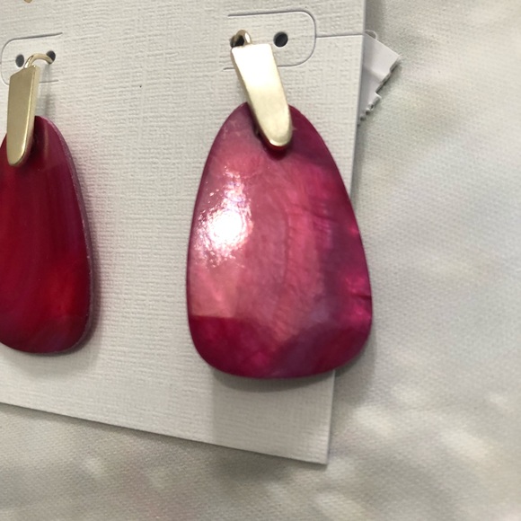 SALE! Kendra Scott Marty Red Mother Pearl Earrings - Picture 4 of 5